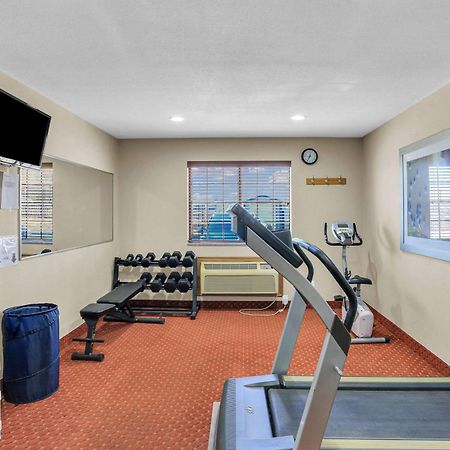 Baymont By Wyndham Cedar Rapids Hotel Bagian luar foto