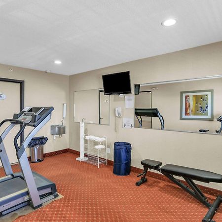 Baymont By Wyndham Cedar Rapids Hotel Bagian luar foto