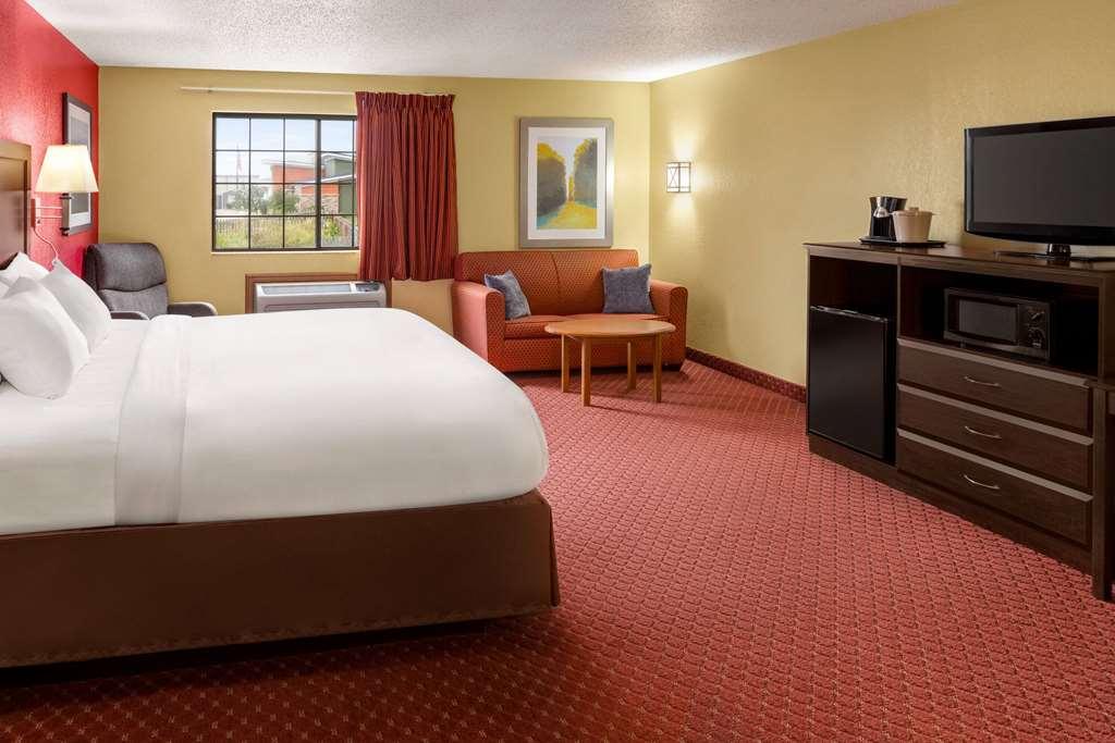 Baymont By Wyndham Cedar Rapids Hotel Ruang foto