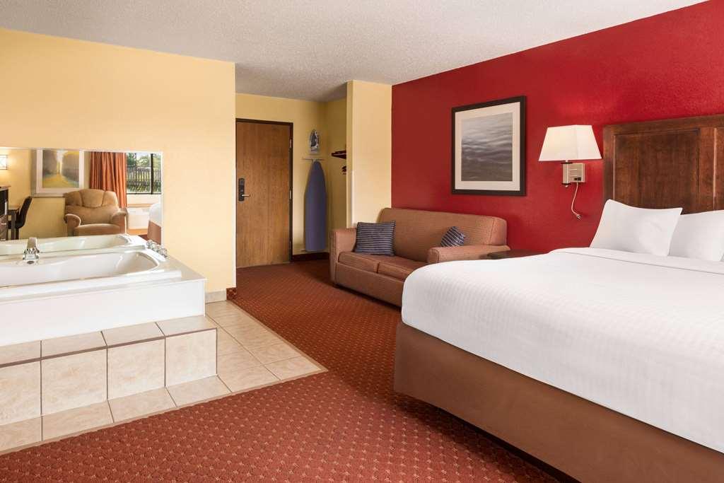Baymont By Wyndham Cedar Rapids Hotel Ruang foto