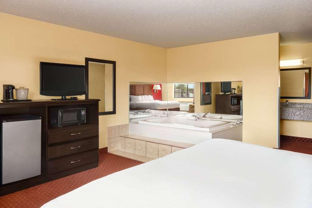 Baymont By Wyndham Cedar Rapids Hotel Ruang foto
