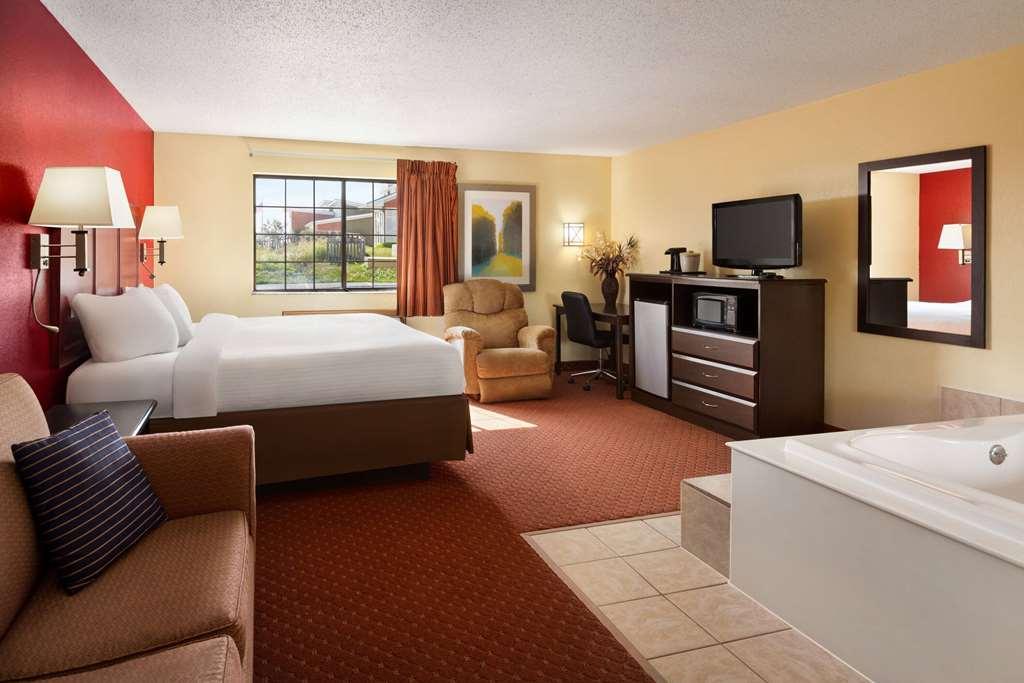 Baymont By Wyndham Cedar Rapids Hotel Ruang foto