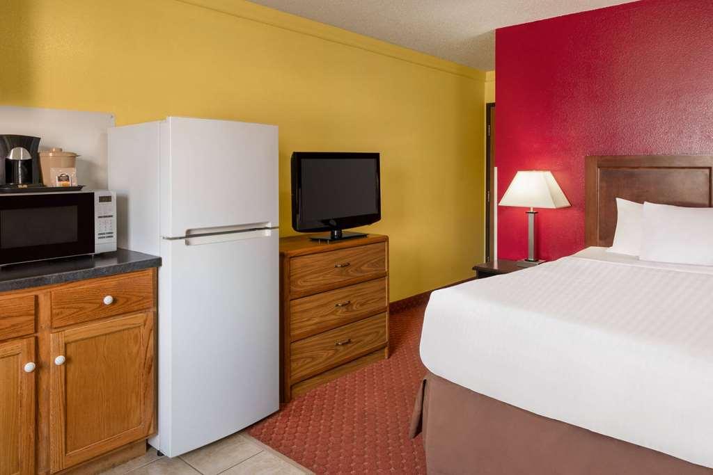 Baymont By Wyndham Cedar Rapids Hotel Ruang foto