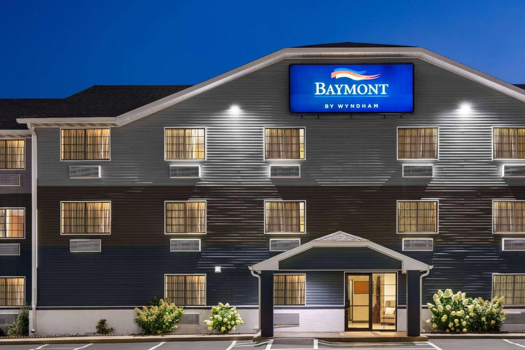 Baymont By Wyndham Cedar Rapids Hotel Bagian luar foto
